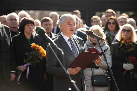 На Новодевичьем кладбище в Москве открыт памятник Владимиру Жириновскому