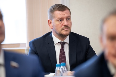 Фракция ЛДПР в ГД встретилась с министром транспорта РФ Романом Старовойтом