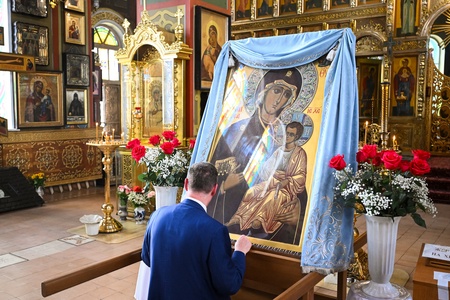 Леонид Слуцкий и делегация ЛДПР посетили Свято-Николаевский кафедральный собор Мариуполя