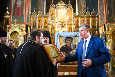 Леонид Слуцкий и делегация ЛДПР посетили Свято-Николаевский кафедральный собор Мариуполя