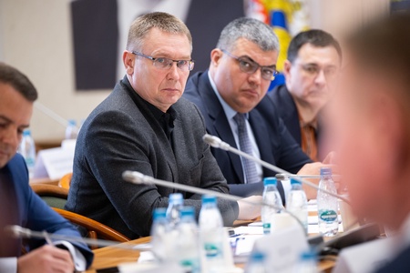 Фракция ЛДПР в ГД встретилась с министром транспорта РФ Романом Старовойтом