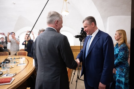 Леонид Слуцкий встретился с депутатом Европарламента Фернаном Картайзером