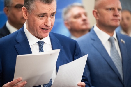 Пресс-подход фракции ЛДПР во главе с Леонидом Слуцким 25.06.2025