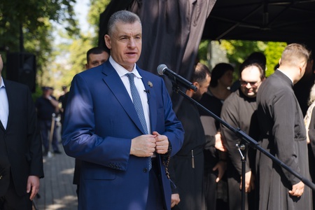Леонид Слуцкий почтил память Основателя ЛДПР Владимира Жириновского в День Крещения Руси