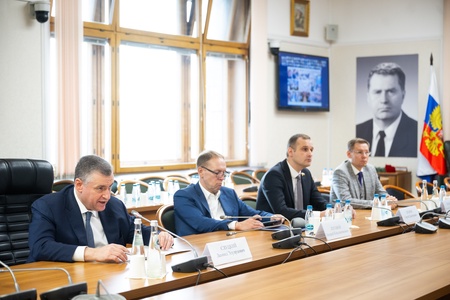 Леонид Слуцкий провел заседание Палат Депутатов ЛДПР 