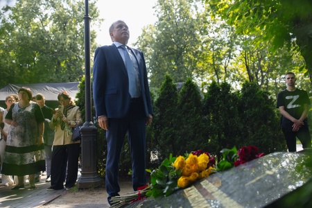 Леонид Слуцкий почтил память Основателя ЛДПР Владимира Жириновского в День Крещения Руси