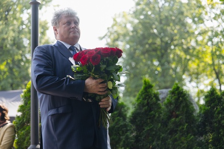 Леонид Слуцкий почтил память Основателя ЛДПР Владимира Жириновского в День Крещения Руси