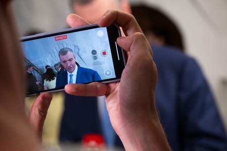 Леонид Слуцкий встретился с депутатом Европарламента Фернаном Картайзером