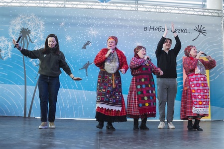 «Бурановские бабушки» поздравили Солнцево с Масленицей по приглашению Марии Воропаевой