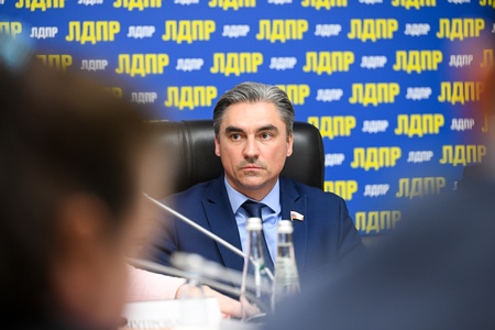 Круглый стол на тему: «Законотворческие меры по защите репутации».Председательствует Андрей Свинцов
