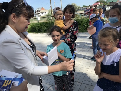 ЛДПР поздравила детей изТулугановки