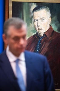 Леонид Слуцкий открыл  в Санкт-Петербурге выставку, посвященную Жириновскому