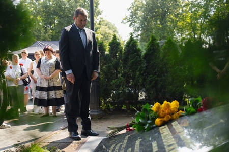 Леонид Слуцкий почтил память Основателя ЛДПР Владимира Жириновского в День Крещения Руси