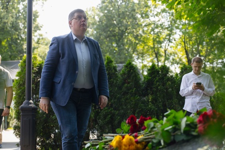 Леонид Слуцкий почтил память Основателя ЛДПР Владимира Жириновского в День Крещения Руси