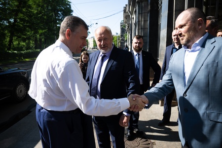 Леонид Слуцкий открыл  в Санкт-Петербурге выставку, посвященную Жириновскому