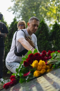 Леонид Слуцкий почтил память Основателя ЛДПР Владимира Жириновского в День Крещения Руси