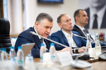 Леонид Слуцкий провел заседание Палат Депутатов ЛДПР 