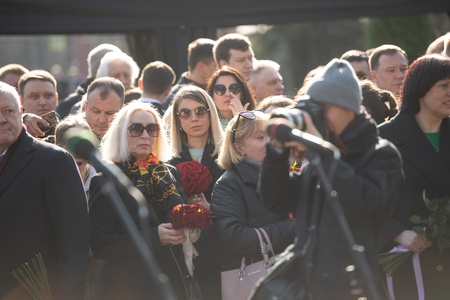 На Новодевичьем кладбище в Москве открыт памятник Владимиру Жириновскому