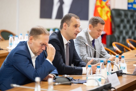 Леонид Слуцкий провел заседание Палат Депутатов ЛДПР 