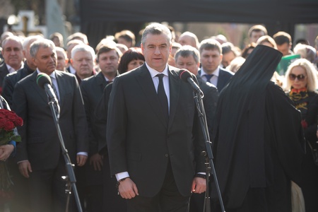 На Новодевичьем кладбище в Москве открыт памятник Владимиру Жириновскому