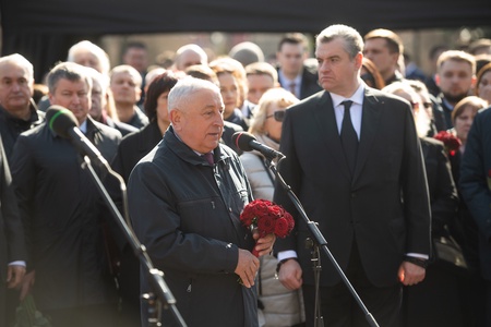 На Новодевичьем кладбище в Москве открыт памятник Владимиру Жириновскому