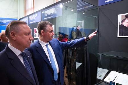 Леонид Слуцкий открыл  в Санкт-Петербурге выставку, посвященную Жириновскому