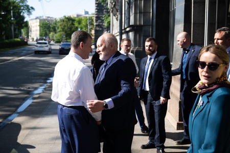 Леонид Слуцкий открыл  в Санкт-Петербурге выставку, посвященную Жириновскому