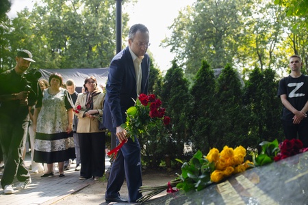 Леонид Слуцкий почтил память Основателя ЛДПР Владимира Жириновского в День Крещения Руси