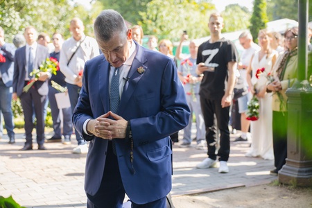 Леонид Слуцкий почтил память Основателя ЛДПР Владимира Жириновского в День Крещения Руси