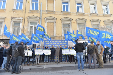 Митинг у посольства Латвии