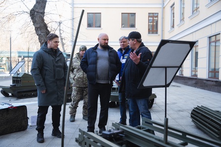 ЛДПР передает на фронт новую партию наземных дронов  и другую технику