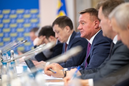 Фракция ЛДПР в ГД встретилась с министром транспорта РФ Романом Старовойтом