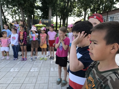 ЛДПР поздравила детей изТулугановки