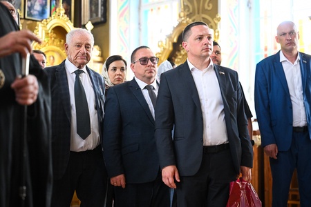 Леонид Слуцкий и делегация ЛДПР посетили Свято-Николаевский кафедральный собор Мариуполя