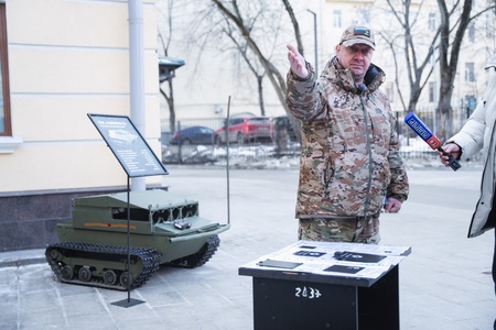 ЛДПР передает на фронт новую партию наземных дронов  и другую технику