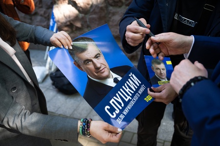 Леонид Слуцкий открыл  в Санкт-Петербурге выставку, посвященную Жириновскому