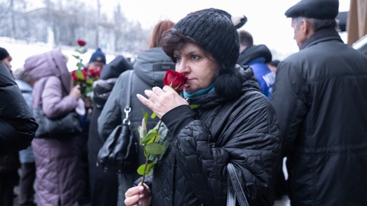 ЛДПР поздравила женщин с Днём матери