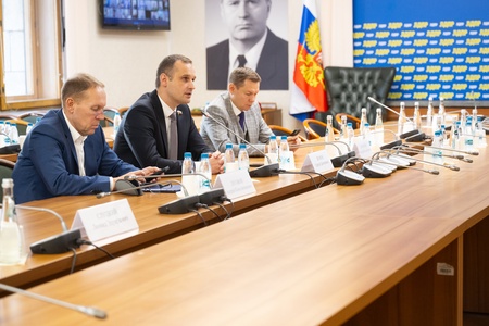 Леонид Слуцкий провел заседание Палат Депутатов ЛДПР 
