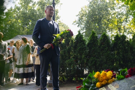 Леонид Слуцкий почтил память Основателя ЛДПР Владимира Жириновского в День Крещения Руси