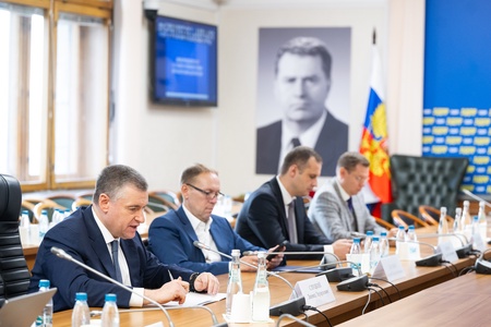 Леонид Слуцкий провел заседание Палат Депутатов ЛДПР 