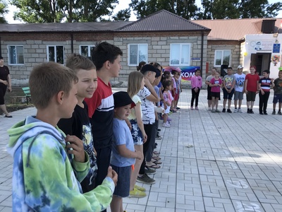 ЛДПР поздравила детей изТулугановки
