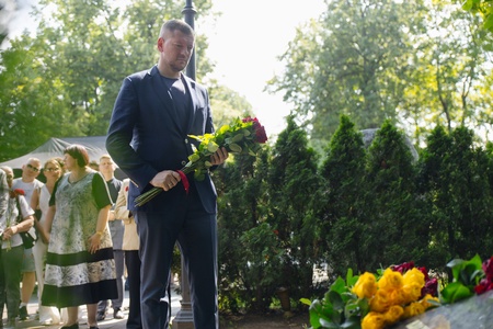 Леонид Слуцкий почтил память Основателя ЛДПР Владимира Жириновского в День Крещения Руси