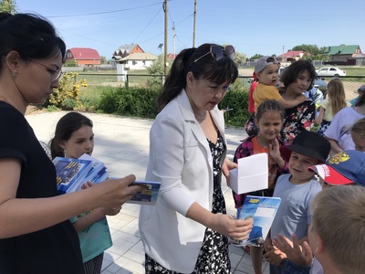ЛДПР поздравила детей изТулугановки