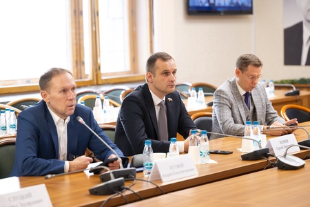 Леонид Слуцкий провел заседание Палат Депутатов ЛДПР 