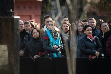 На Новодевичьем кладбище в Москве открыт памятник Владимиру Жириновскому