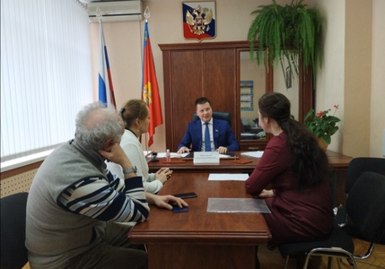 Сенатор Александр Пронюшкин провел личный прием граждан во Владимире