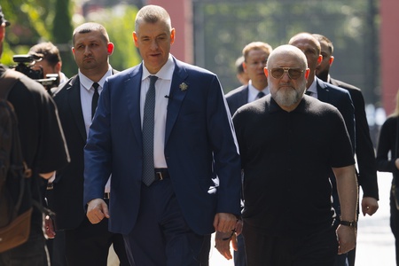 Леонид Слуцкий почтил память Основателя ЛДПР Владимира Жириновского в День Крещения Руси