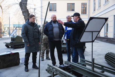 ЛДПР передает на фронт новую партию наземных дронов  и другую технику