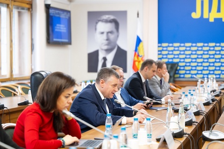 Леонид Слуцкий провел заседание Палат Депутатов ЛДПР 
