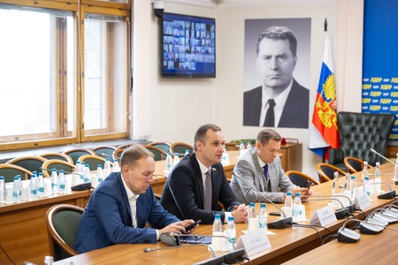 Леонид Слуцкий провел заседание Палат Депутатов ЛДПР 
